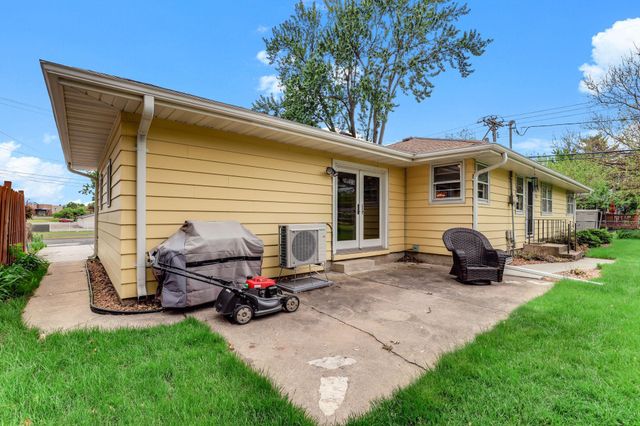 3306 53rd Avenue N, Brooklyn Center, MN 55429