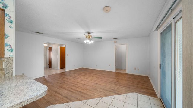 487 Edgewood Ave, Giddings, TX 78942