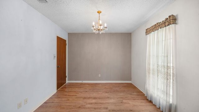 487 Edgewood Ave, Giddings, TX 78942
