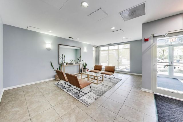 1155 W Roosevelt Road 412, Chicago, IL 60608