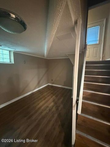 3213 Hikes Ln, Louisville, KY 40220