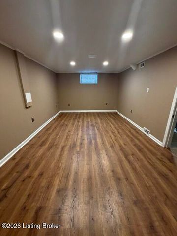3213 Hikes Ln, Louisville, KY 40220
