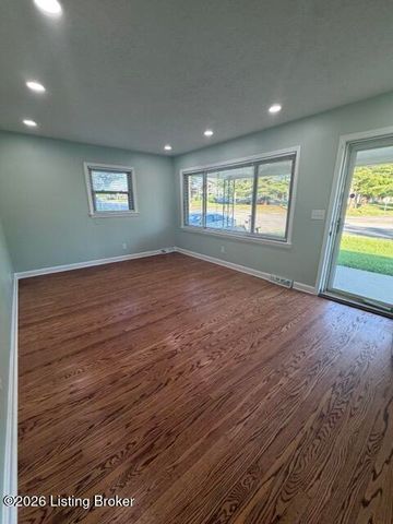 3213 Hikes Ln, Louisville, KY 40220
