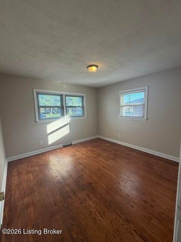 3213 Hikes Ln, Louisville, KY 40220