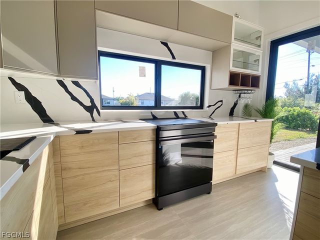 1506 SW 1st ST, Cape Coral, FL 33991