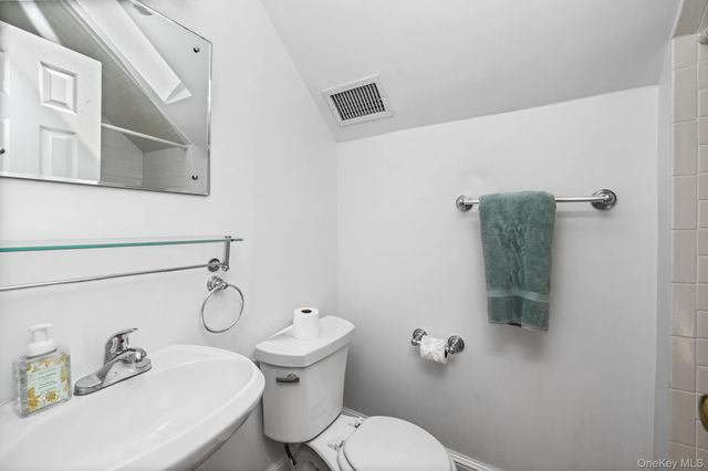 60 Greenridge Avenue, White Plains, NY 10605