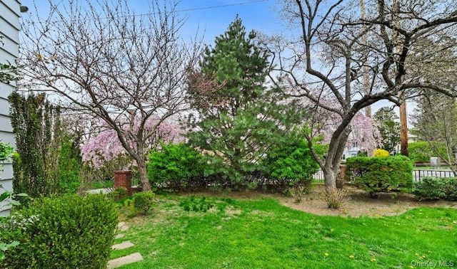 60 Greenridge Avenue, White Plains, NY 10605