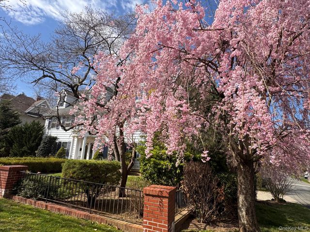 60 Greenridge Avenue, White Plains, NY 10605