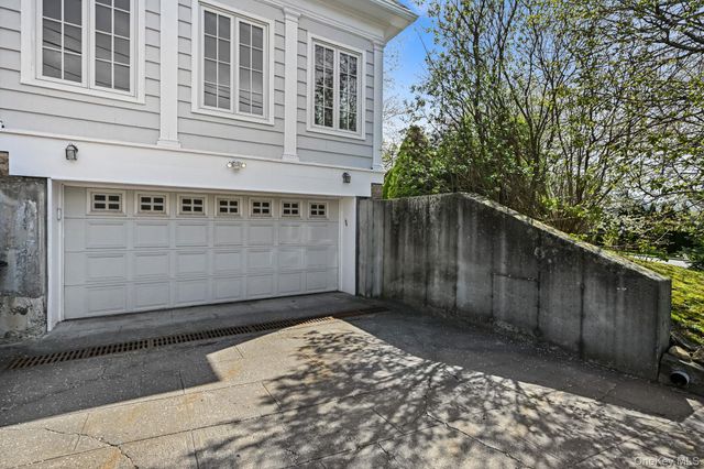 60 Greenridge Avenue, White Plains, NY 10605