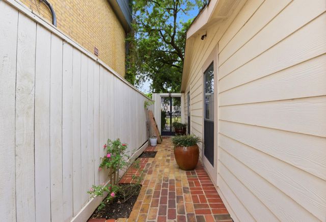 1918 Vassar Street, Houston, TX 77098