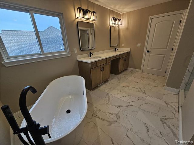 49241 London Bridge Drive, Macomb, MI 48042