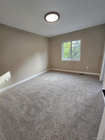 49241 London Bridge Drive, Macomb, MI 48042