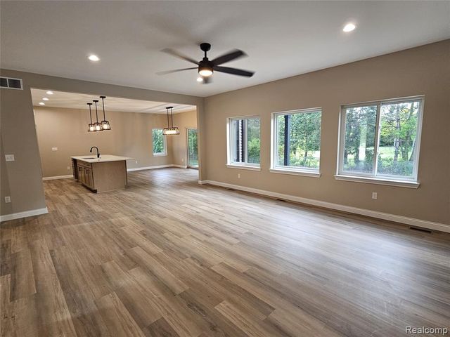 49241 London Bridge Drive, Macomb, MI 48042