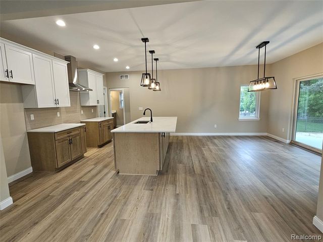 49241 London Bridge Drive, Macomb, MI 48042