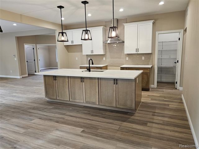 49241 London Bridge Drive, Macomb, MI 48042