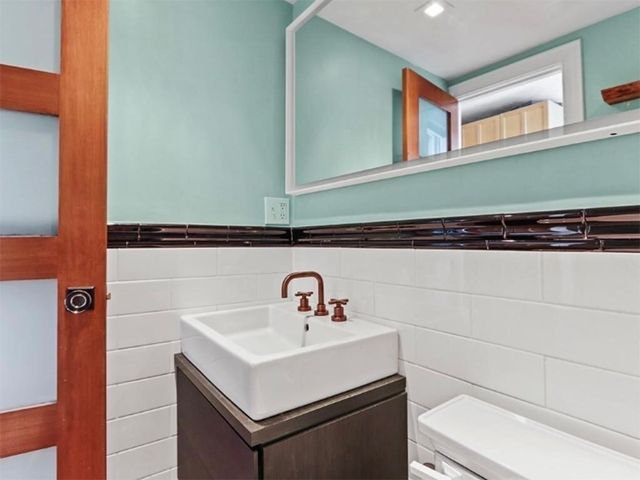 246 Cypress St 4, Brookline, MA 02445