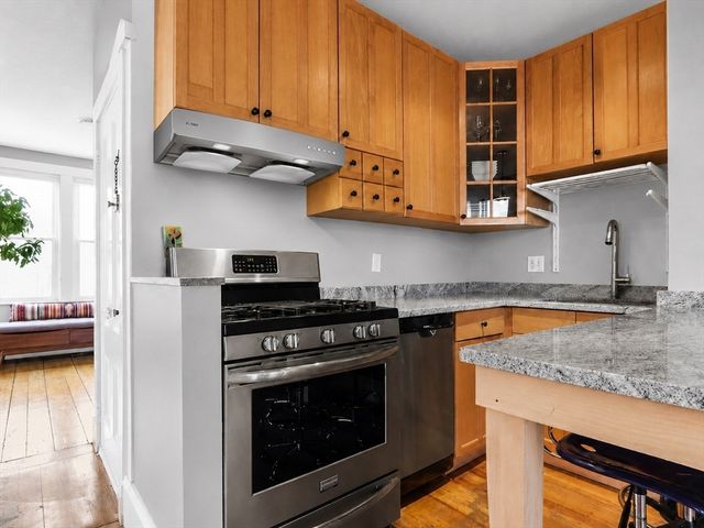 246 Cypress St 4, Brookline, MA 02445