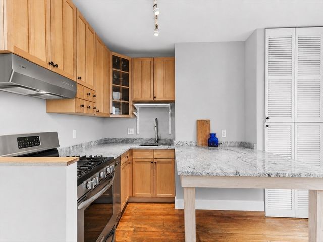 246 Cypress St 4, Brookline, MA 02445