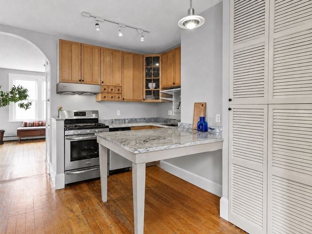 246 Cypress St 4, Brookline, MA 02445