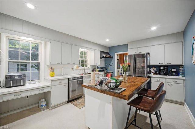4104 Thalia DR, Virginia Beach, VA 23452
