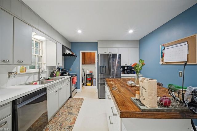 4104 Thalia DR, Virginia Beach, VA 23452