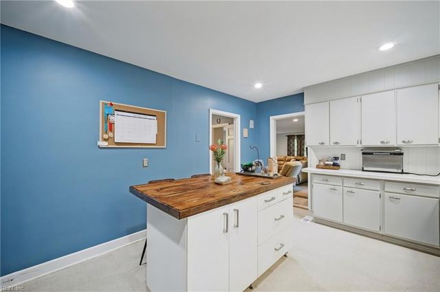 4104 Thalia DR, Virginia Beach, VA 23452
