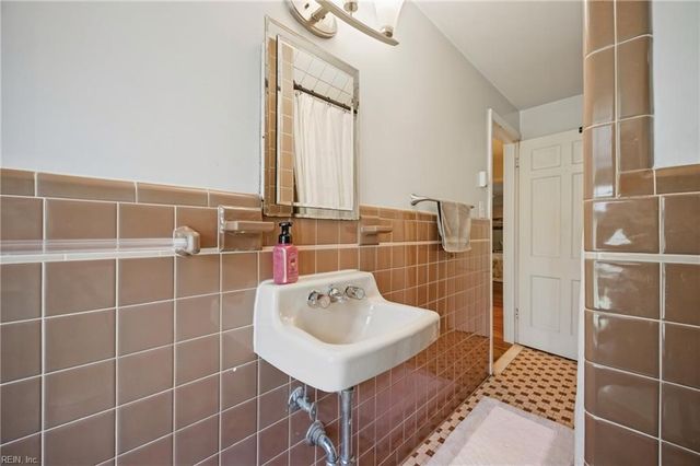 4104 Thalia DR, Virginia Beach, VA 23452