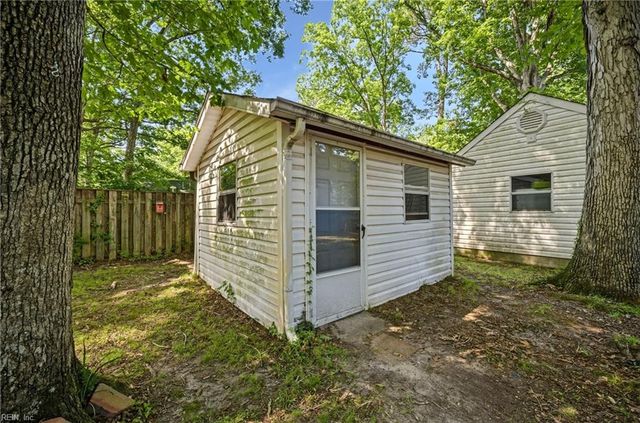 4104 Thalia DR, Virginia Beach, VA 23452