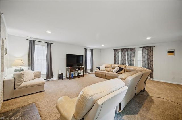4104 Thalia DR, Virginia Beach, VA 23452