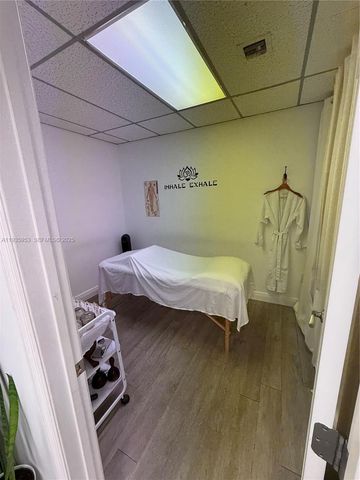 717 Ponce De Leon Blvd 206, Coral Gables, FL 33134