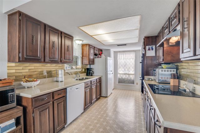 625 Perdido Drive, Garland, TX 75043