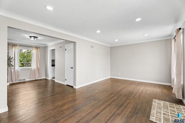 100 W 1st St Street, Tea, SD 57064