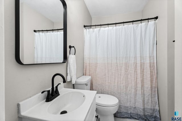 100 W 1st St Street, Tea, SD 57064