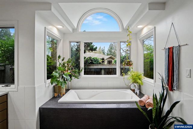 670 Palisades Dr SE, Salem, OR 97302