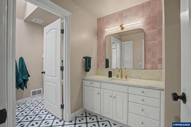 670 Palisades Dr SE, Salem, OR 97302