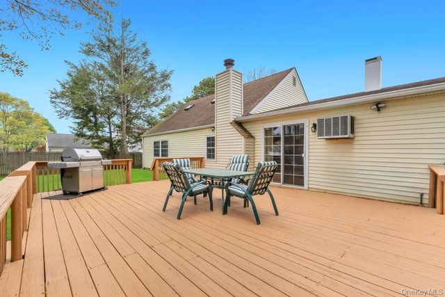 61 Pitchpine Place, Medford, NY 11763