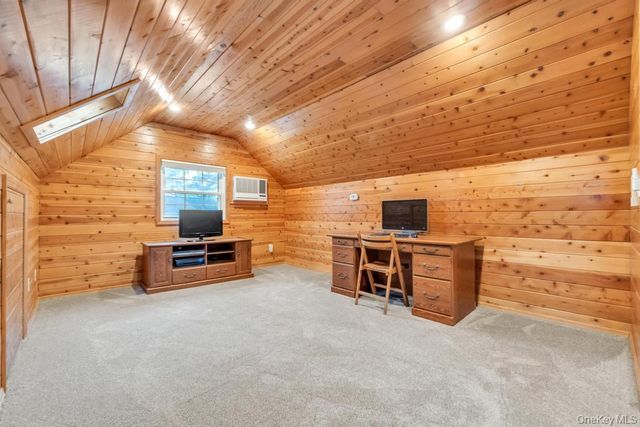 61 Pitchpine Place, Medford, NY 11763