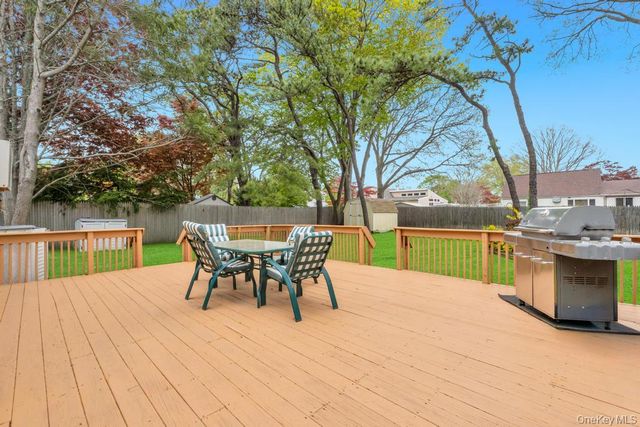 61 Pitchpine Place, Medford, NY 11763