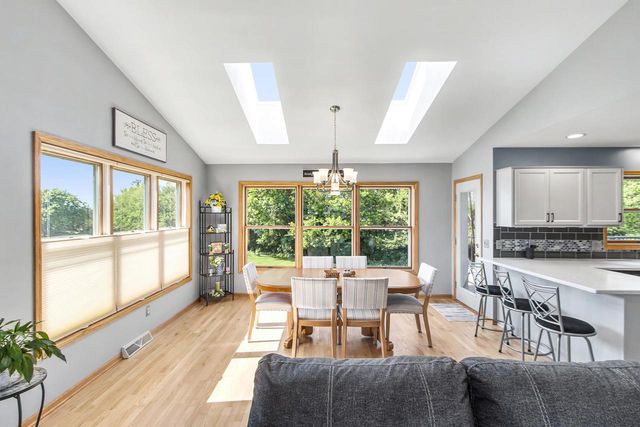 W14222 Selwood Drive, Prairie Du Sac, WI 53578