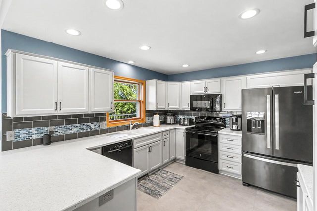 W14222 Selwood Drive, Prairie Du Sac, WI 53578