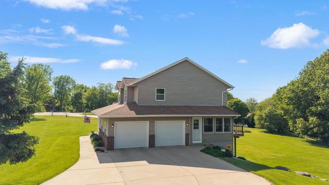 W14222 Selwood Drive, Prairie Du Sac, WI 53578