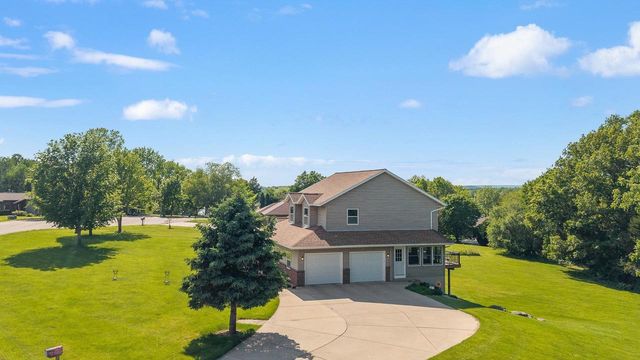 W14222 Selwood Drive, Prairie Du Sac, WI 53578