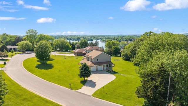 W14222 Selwood Drive, Prairie Du Sac, WI 53578