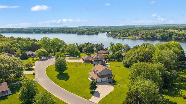 W14222 Selwood Drive, Prairie Du Sac, WI 53578