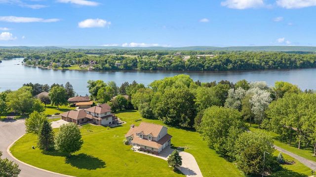 W14222 Selwood Drive, Prairie Du Sac, WI 53578