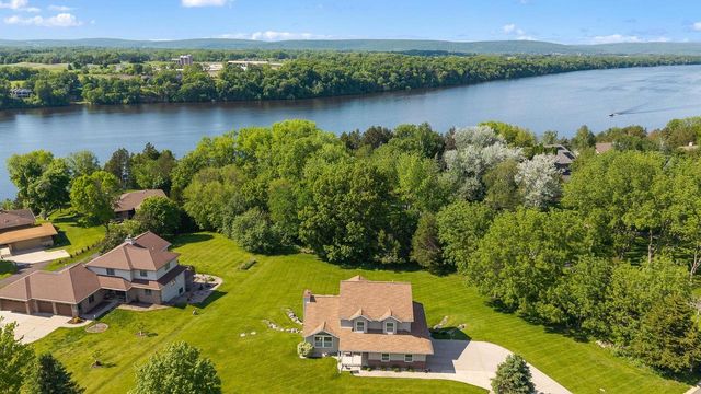 W14222 Selwood Drive, Prairie Du Sac, WI 53578