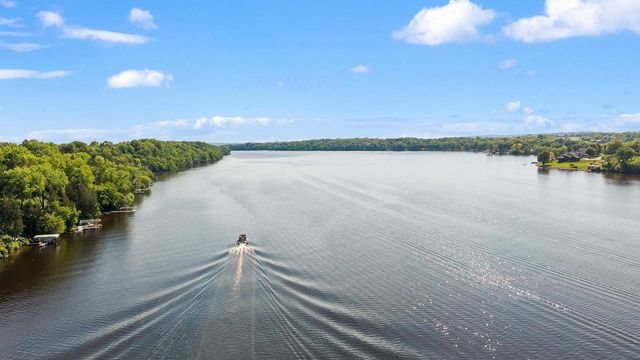 W14222 Selwood Drive, Prairie Du Sac, WI 53578