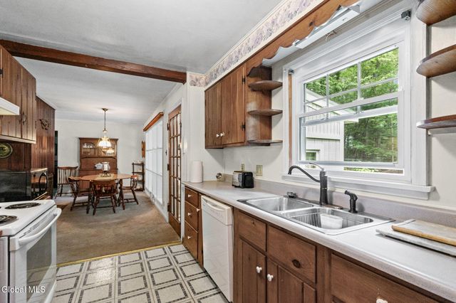 24 Ellen Lane, Glenville, NY 12302