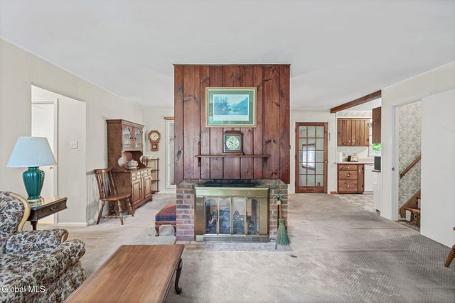 24 Ellen Lane, Glenville, NY 12302