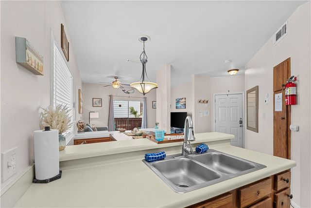 15010 Leeward Dr 104, Corpus Christi, TX 78418